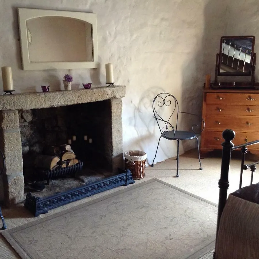 Traditional Brittany Medieval Stone Cottage Guéméné-sur-Scorff 法国